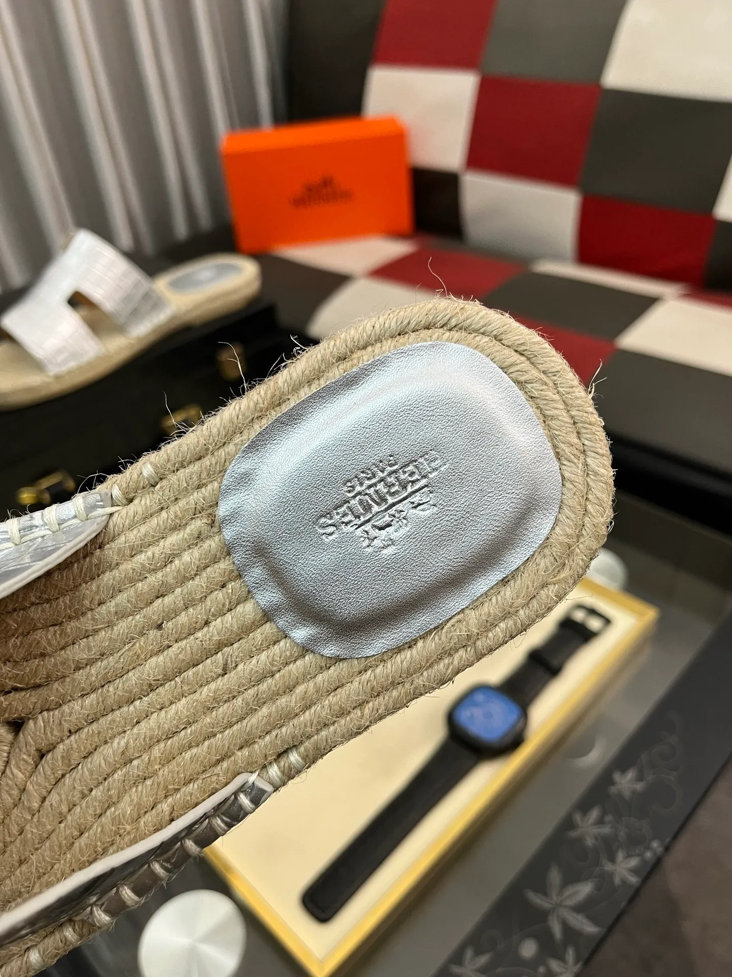 Men's shoes 💰340⌚️⌚️《HERMES》Hermes 💁♂️Men's casual slippers, compare the quality at the counter🧚🏿♂️ The upper layer has a stone pattern with clear texture, showing high-end, high-end, comfortable to wear and versatile. Purely hand-pulled, raw rubber breathable outsole, breathable and comfortable lambskin lining, 100% comfortable density, original rubber outsole wear-resistant code number 38-44. Can be customized 45-46-47